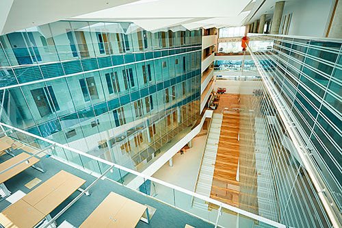 Atrium  du Complexe des sciences de l’Université de Montréal  - Crédit photo : Université de Montréal