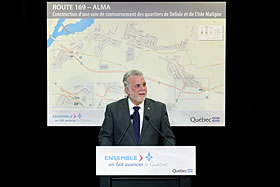 M. Philippe Couillard, premier ministre, député de Roberval et responsable de la région du Saguenay–Lac-Saint-Jean - Photo de MTMDET