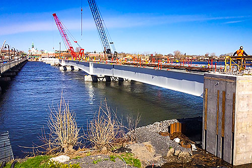 Photo prise en mai 2018 lors des travaux d’érection de la charpente métallique du pont fixe – Photo fournie par le ministère des Transports