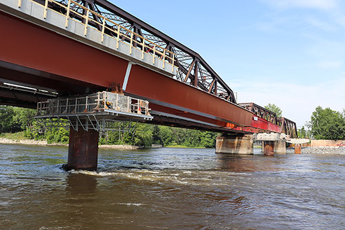 Aperçu du chantier au pont ferroviaire Rivière-des-Prairies - REM/NouvLR