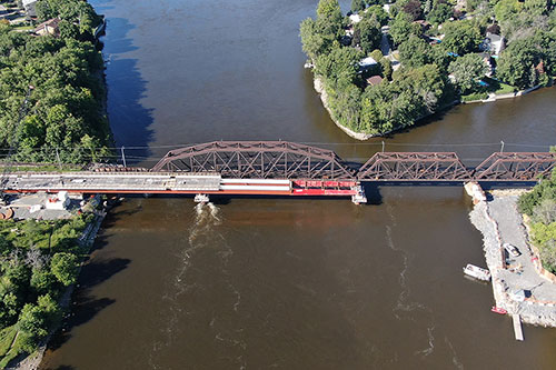 Aperçu du chantier au pont ferroviaire Rivière-des-Prairies - REM/NouvLR