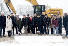 Première pelletée de terre pour la construction du complexe aquatique de Sorel-Tracy. Crédit : Philippe Manning 