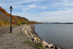 Berges du parc de la Plage-Jacques-Cartier : les travaux de stabilisation sont complétés. Crédit : Ville de Québec