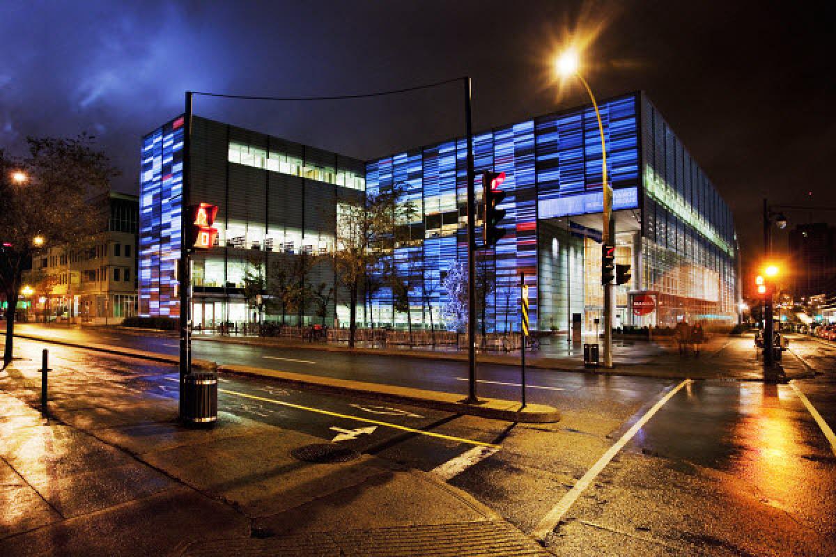 Parcours lumière – Quartier des spectacles. – Crédit : Martine Doyon