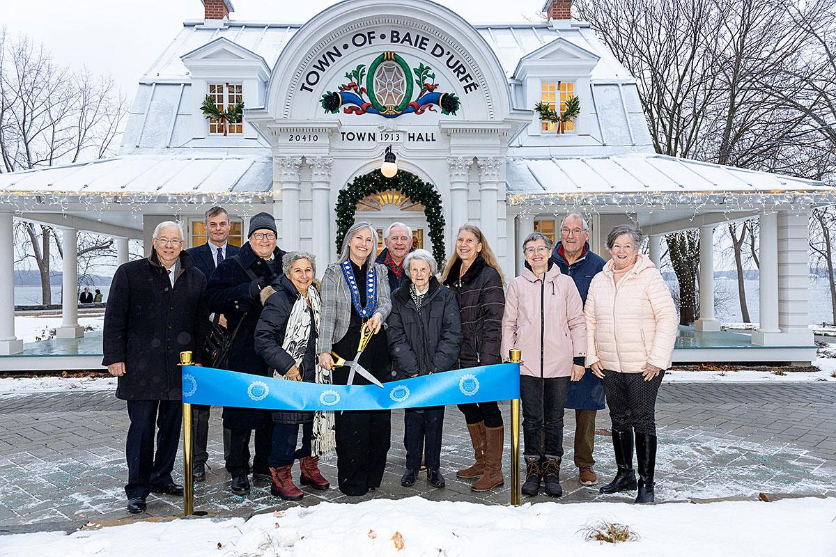 L'hôtel de ville de Baie-D'Urfé rouvre ses portes après rénovation. Crédit : Ville de Baie-D'Urfé 