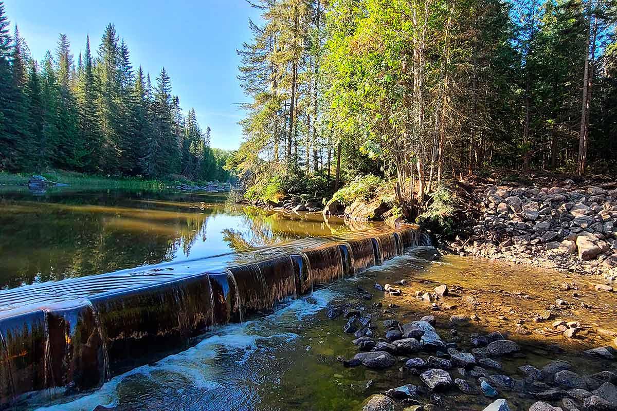 Le chantier du barrage Dasserat est maintenant complété. Crédit : Projet Dumont