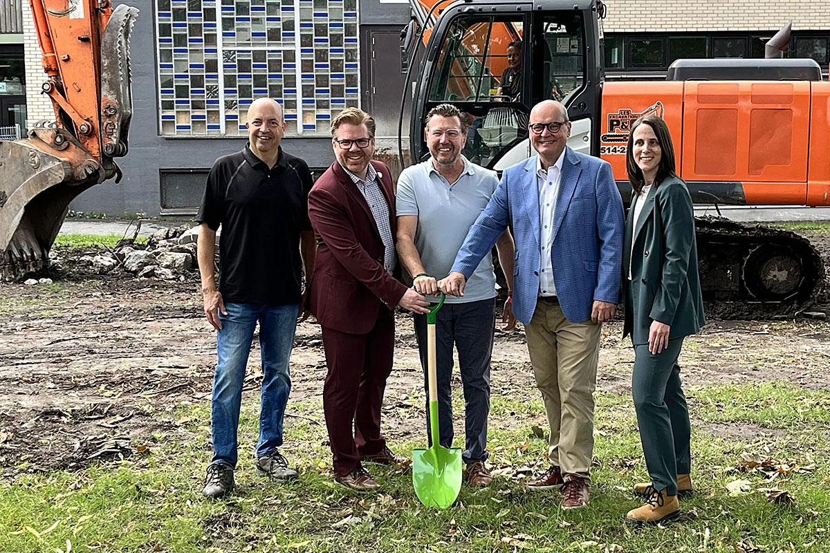 Première pelletée de terre pour l’agrandissement du Cégep de Valleyfield. Crédit : Cégep de Valleyfield