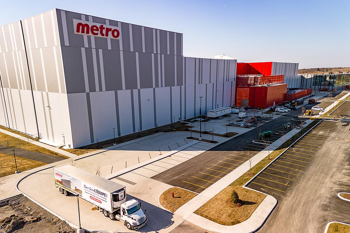 METRO inaugure son centre de distribution automatisé à Terrebonne. Crédit : METRO INC. 