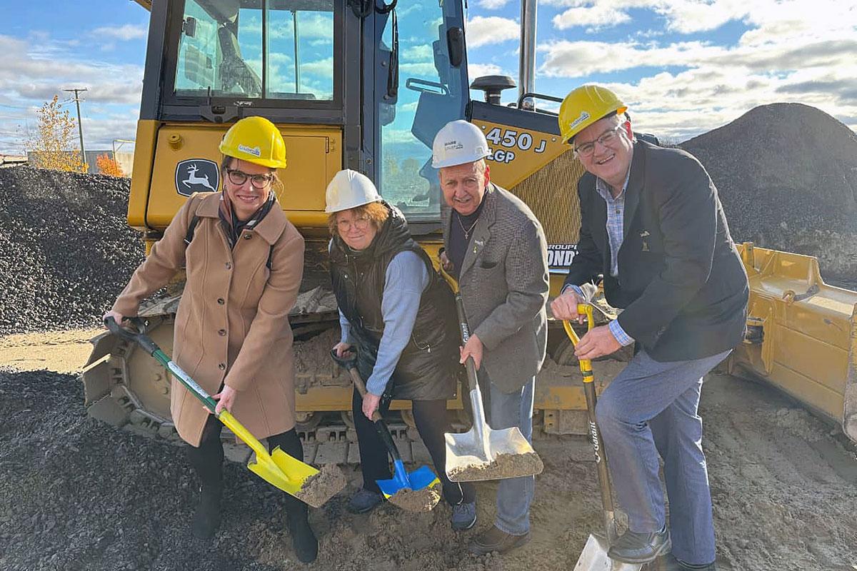 Première pelletée de terre pour une nouvelle installation du CPE Gribouillis à Louiseville. Crédit : CPE Les services de garde Gribouillis 