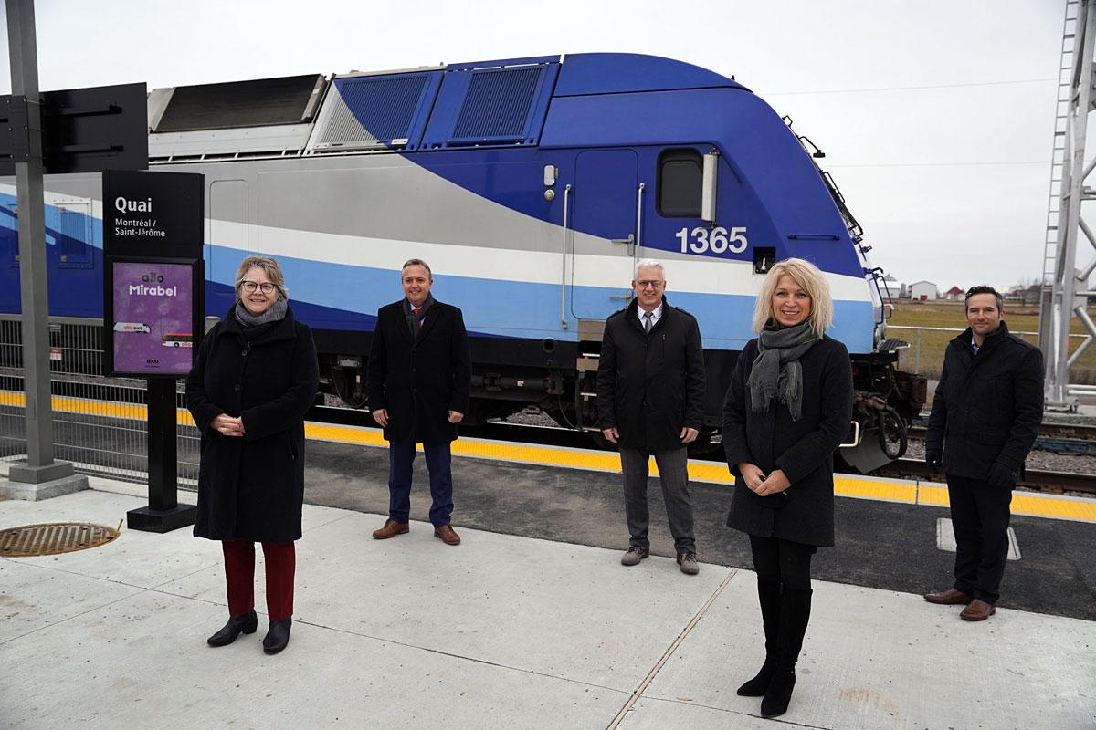 De gauche à droite : Chantal Rouleau, Ministre déléguée au Transports et ministre responsable de la Métropole et de la région de Montréal, Sylvain Yelle, directeur général d’exo, Stéphane Lauzon, député fédéral d’Argenteuil-La -Petite-Nation, Lucie Lecours, députée de Les Plaines, Patrick Charbonneau, maire suppléant de Mirabel. Crédit : exo