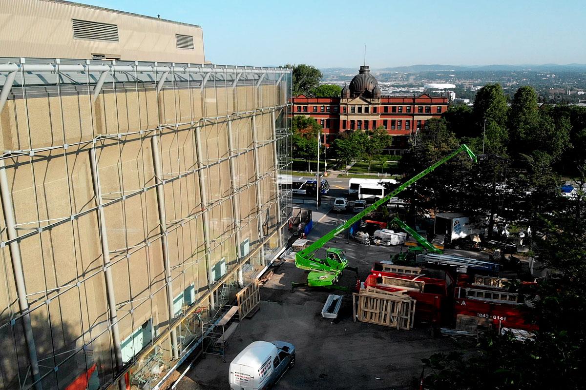 Une enveloppe de verre a été la solution retenue afin de préserver la structure du Grand Théâtre de Québec. Photo : Productions Ciné-Scène