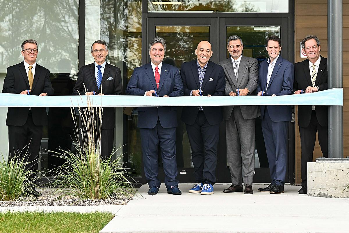 Medicom inaugure sa nouvelle usine à Saint-Eustache. Crédit : AMD Medicom Inc.