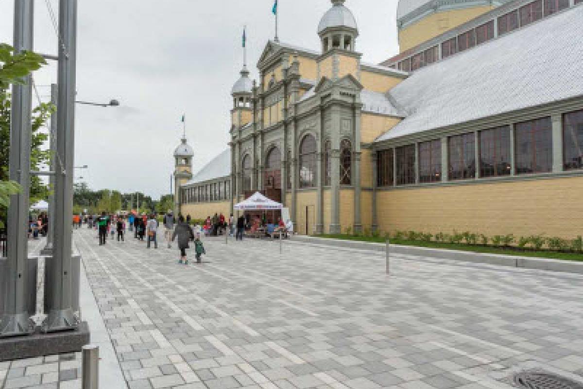 Bolduc signe le pavé du Parc Lansdowne à Ottawa  