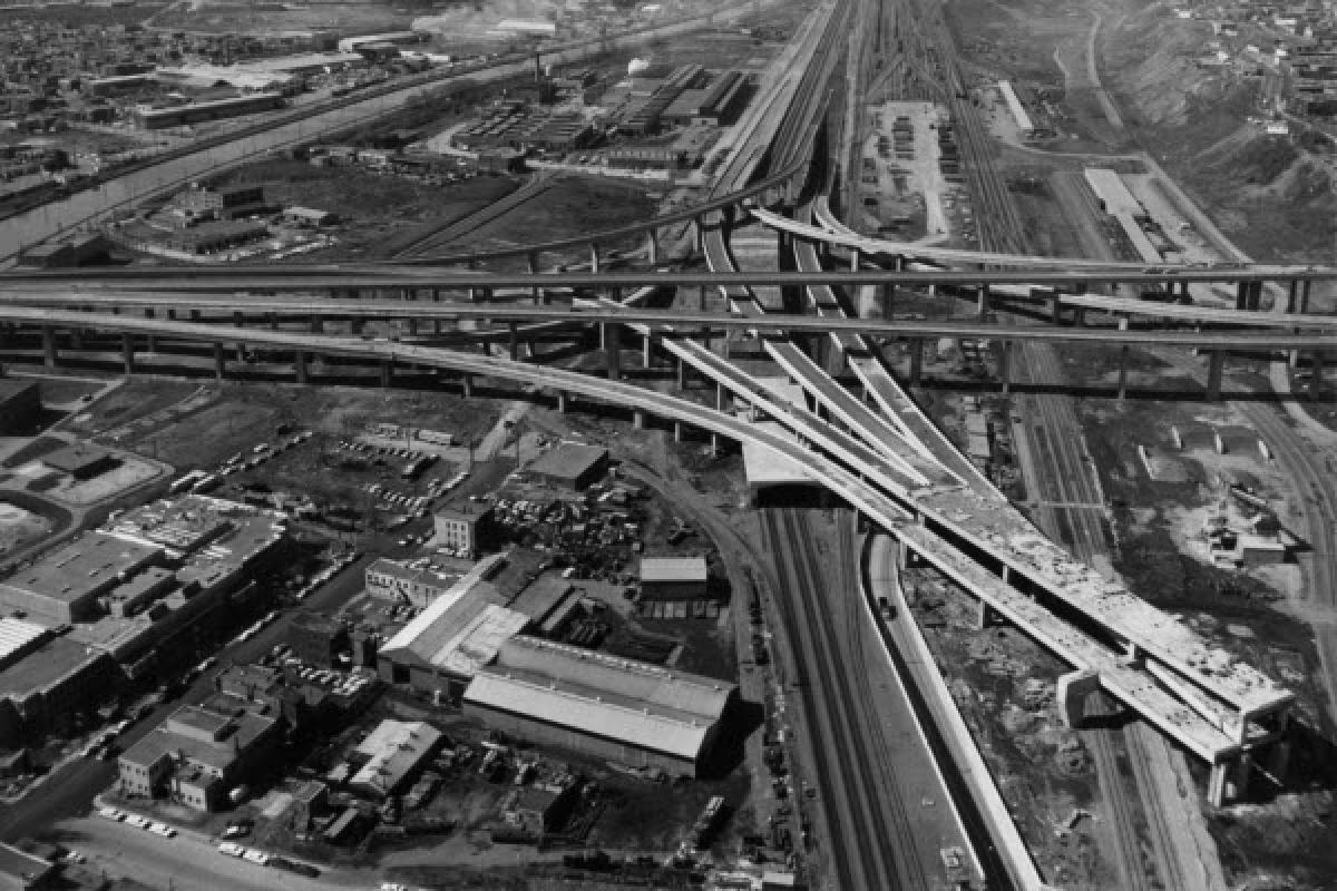 Construction de l'échangeur Turcot, le 2 août 1966