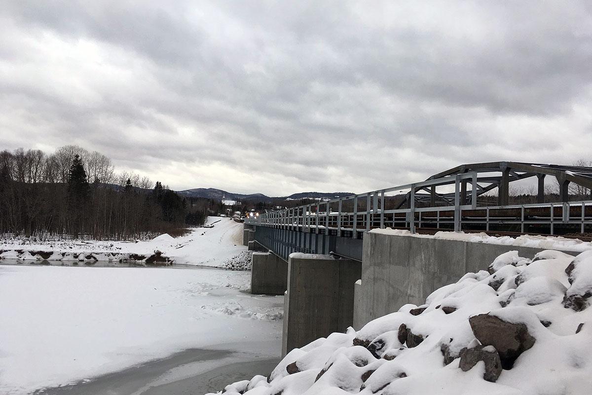 La mise en service des ponts ferroviaires à Cascapédia–Saint-Jules devancée. Crédits : Ministère des Transports du Québec