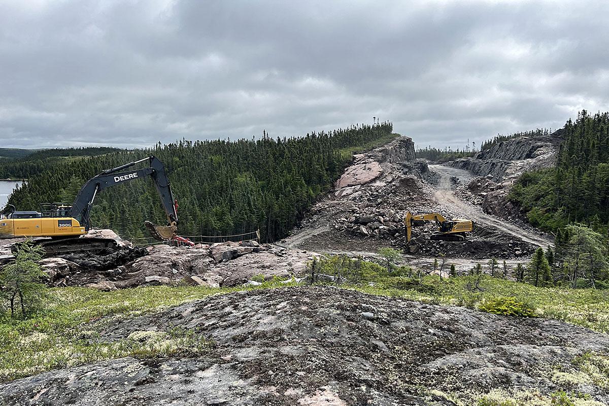 Prolongement de la route 138 : construction d'un pont sur la rivière Washicoutai. Crédit : Ministère des Transports et de la Mobilité durable