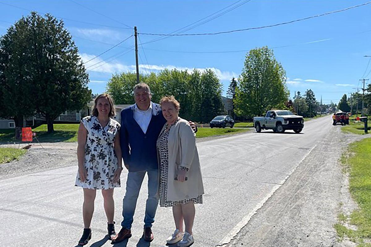 Travaux d'infrastructures d'eau à Saint-Sébastien. Crédit : Cabinet de la ministre des Affaires municipales