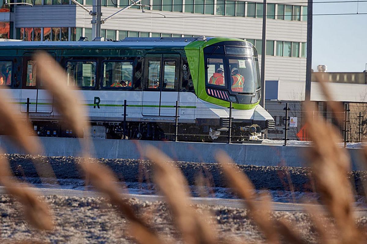 REM : les essais dynamiques débutent sur la Rive-Nord. Crédit : Alstom / C. Fleury