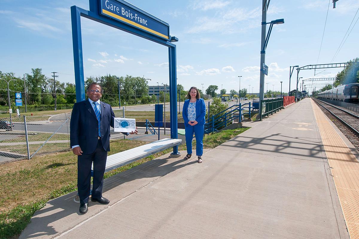 Alan DeSousa, maire de Saint-Laurent, et Émilie Thuillier, mairesse d'Ahuntsic-Cartierville, à l’actuelle gare Bois-Franc - Photo : Ville de Montréal - Arrondissement de Saint-Laurent