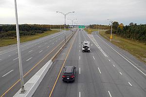 Phase 1 du nouvel échangeur des autoroutes 440 et 15, à Laval. Crédit : Jeangagnon - Wikipedia (CC BY-SA 3.0).