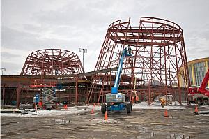 L'imposante structure d'acier circulaire du Planétarium Rio Tinto Alcan.