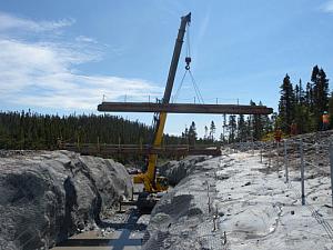 Pont temporaire sur le chantier de la rivière Sheldrake.