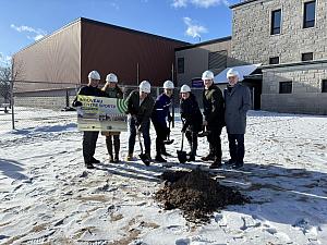 Coup d’envoi des travaux d’agrandissement du centre sportif du Cégep de Victoriaville. Crédit : Cégep de Victoriaville