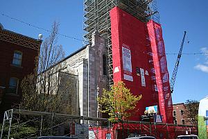 Restauration du clocher de l’église Saint-Esprit-de-Rosemont.  Crédit : Groupe Atwill-Morin. 