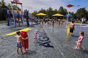 Rouyn-Noranda : inauguration des jeux aquatiques à la plage Kiwanis. Crédit : Ville de Rouyn-Noranda