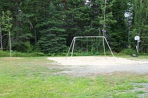 Lac Bolduc : aménagement d'une aire de jeux au chalet d'accueil