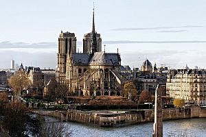 Feu vert à la reconstruction de Notre-Dame de Paris. 