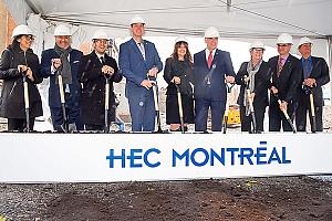 La directrice du développement du campus de HEC Montréal, Loretta Cianci; le président-directeur général de la Fondation HEC Montréal, Michel Patry; le conseiller de ville – district Saint-Jacques et membre du comité exécutif responsable du Développement économique et commercial, du Design et Habitation, Robert Beaudry; le ministre de l’Éducation et de l’Enseignement supérieur, Jean-François Roberge; la présidente du conseil d’administration de HEC Montréal, Hélène Desmarais; le ministre de l’Économie et de