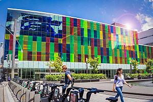 Les sept travaux de la relance économique, selon la CCMM - Photo : Palais des congrès de Montréal