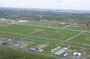 Un  bureau de projet pour une aérogare à l’aéroport de Saint-Hubert