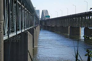 Nouvelle structure du pont Honoré-Mercier