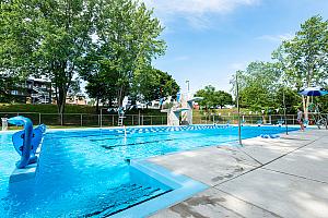 La piscine Woodyatt inaugurée. Crédit : Ville de Drummondville