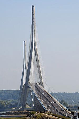 Le pont de Normandie, en France.