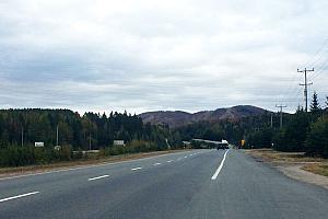 Une chaussée à quatre voies sur la route 117 entre Labelle et Rivière-Rouge. Crédit : Andre Carrotflower, Wikimedia Commons (CC BY-SA 4.0) 